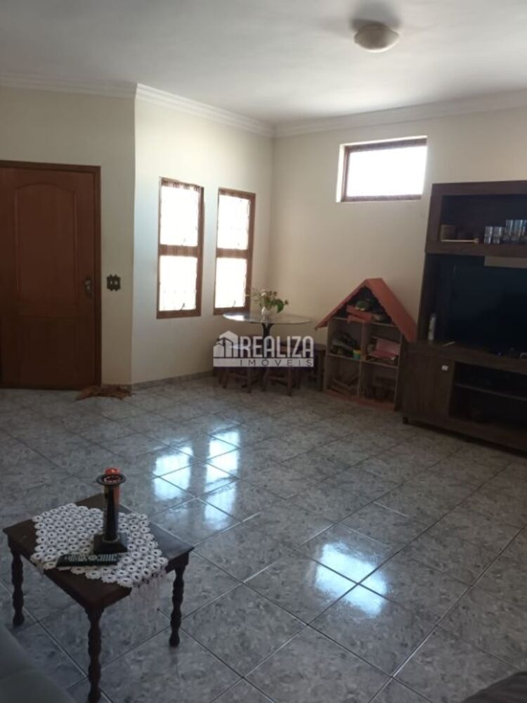 Casa, 2 quartos, 253 m² - Foto 1
