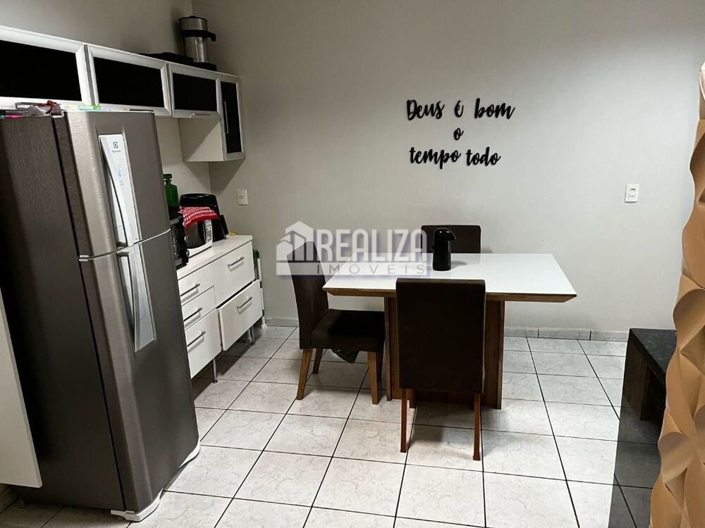 Casa à venda com 3 quartos, 110m² - Foto 3
