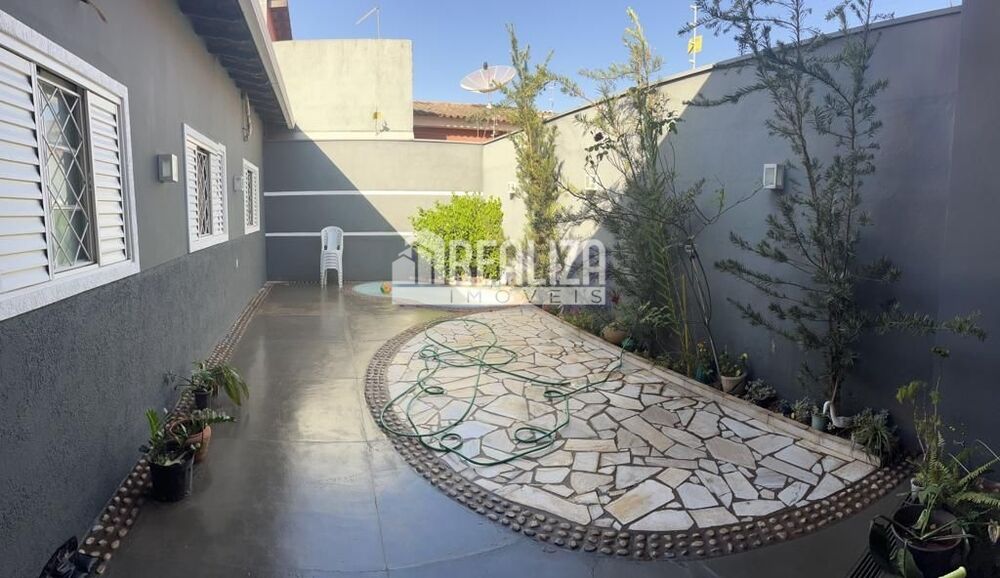 Casa à venda com 3 quartos, 110m² - Foto 2