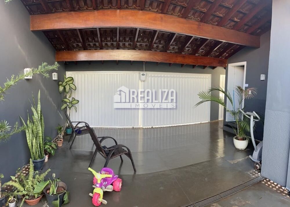 Casa à venda com 3 quartos, 110m² - Foto 1