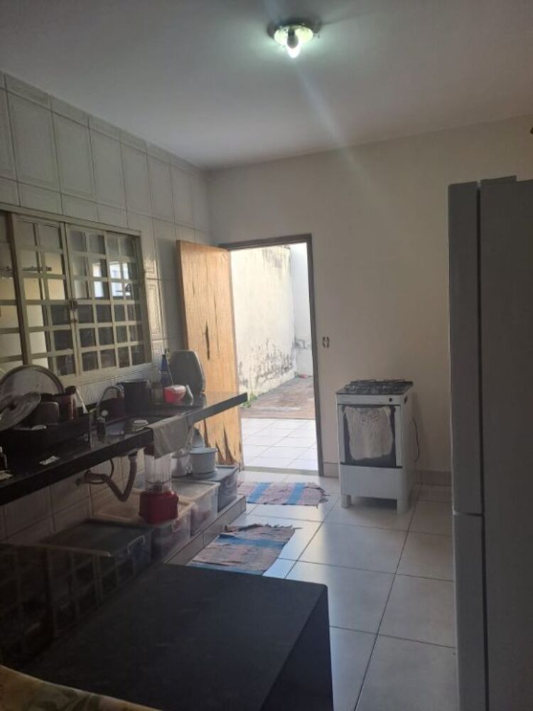 Casa à venda com 2 quartos, 73m² - Foto 1