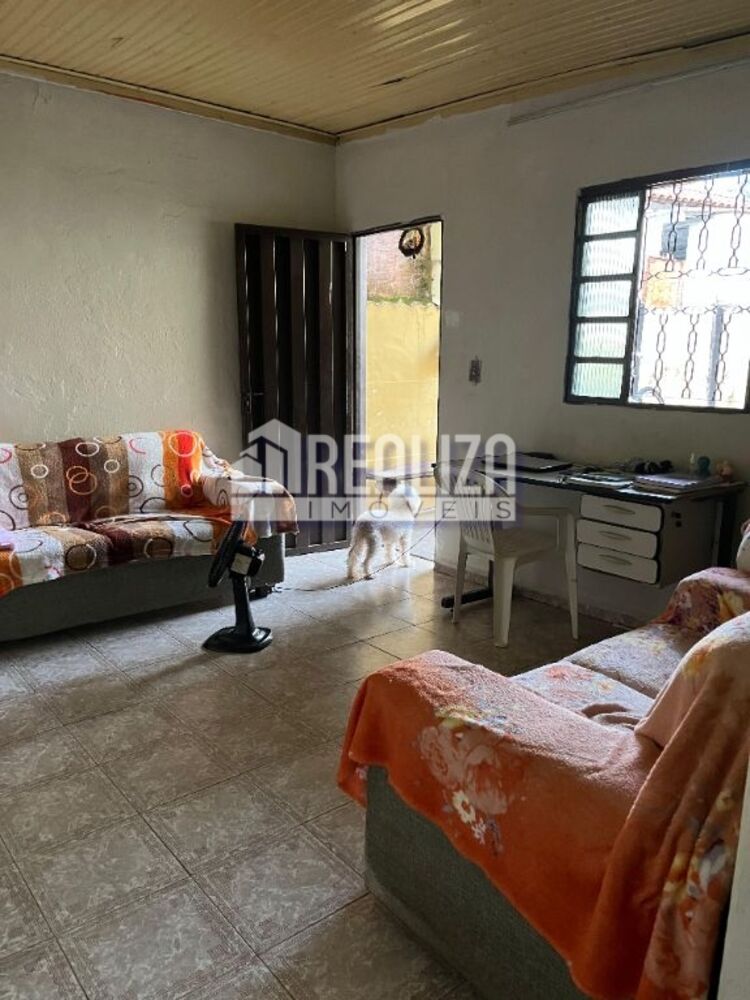 Casa à venda com 3 quartos, 200m² - Foto 1