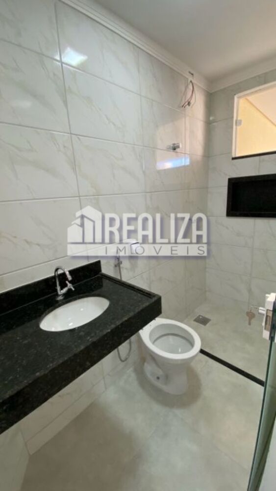 Casa à venda com 2 quartos, 120m² - Foto 2