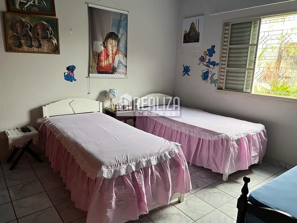 Casa à venda com 3 quartos, 244m² - Foto 7