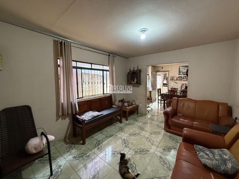 Casa à venda com 4 quartos, 210m² - Foto 4
