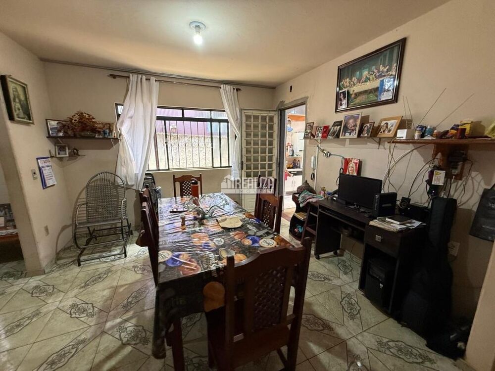 Casa à venda com 4 quartos, 210m² - Foto 3