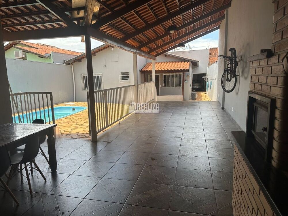 Casa, 4 quartos, 190 m² - Foto 1