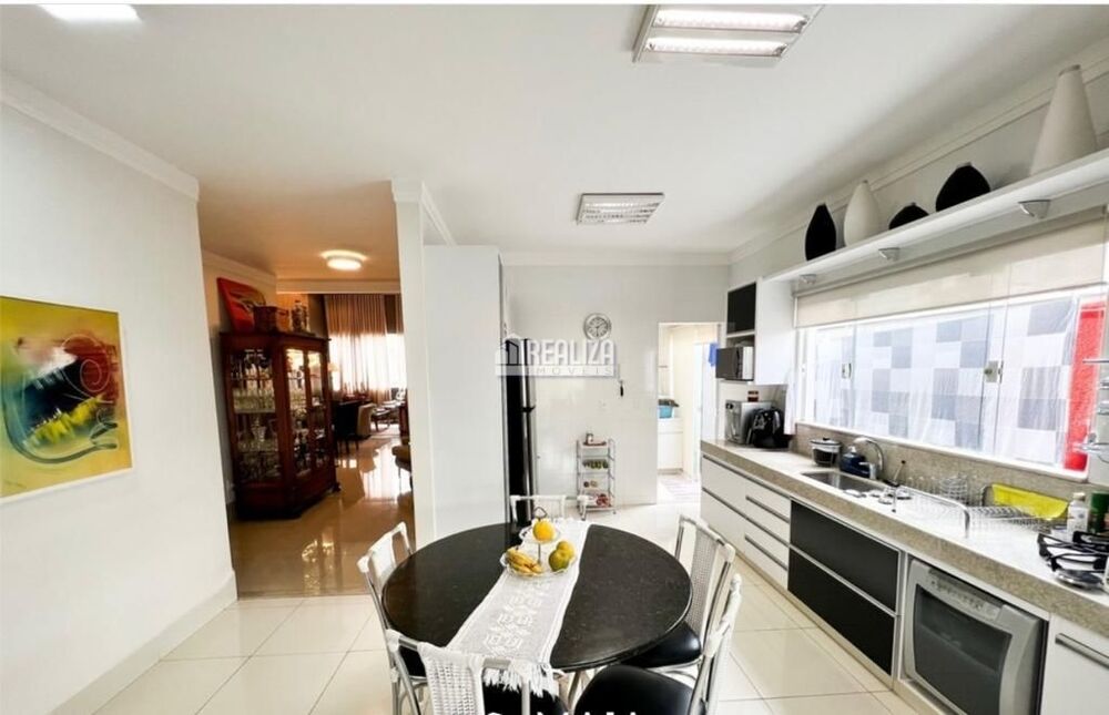 Casa, 3 quartos, 220 m² - Foto 2