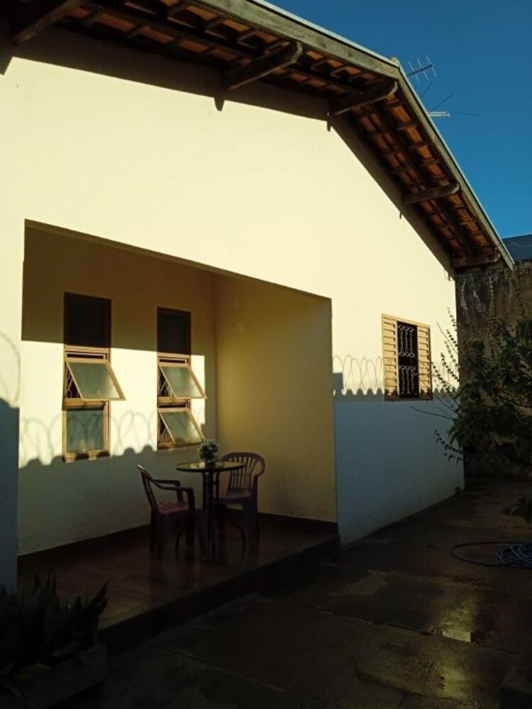 Casa à venda com 2 quartos, 76m² - Foto 1