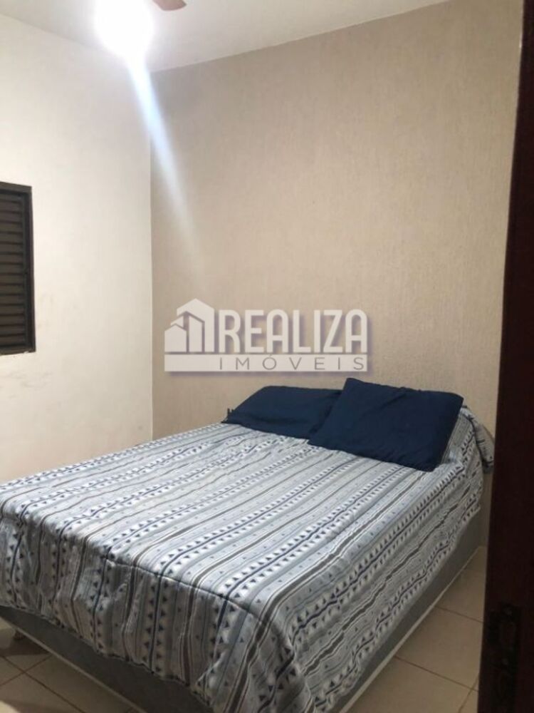 Casa à venda com 2 quartos, 143m² - Foto 3