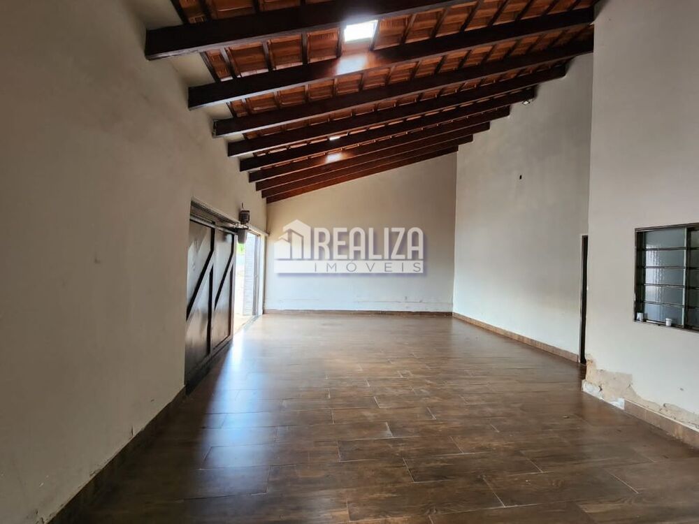 Casa à venda com 2 quartos, 143m² - Foto 1