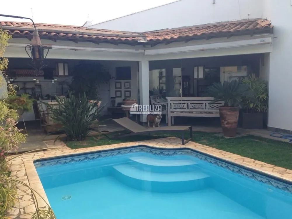 Casa, 3 quartos, 230 m² - Foto 1