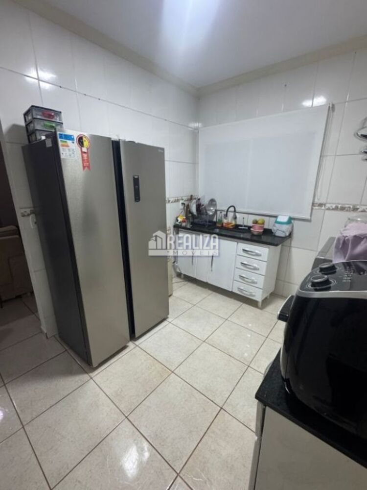 Casa à venda com 2 quartos, 52m² - Foto 4
