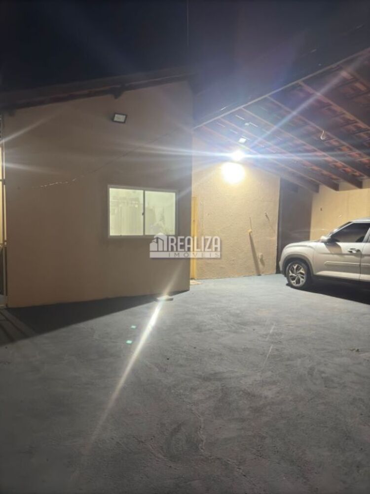Casa à venda com 2 quartos, 52m² - Foto 2