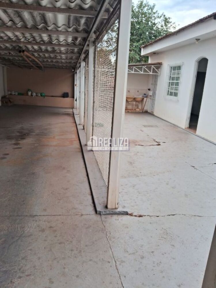 Casa à venda com 2 quartos, 112m² - Foto 1