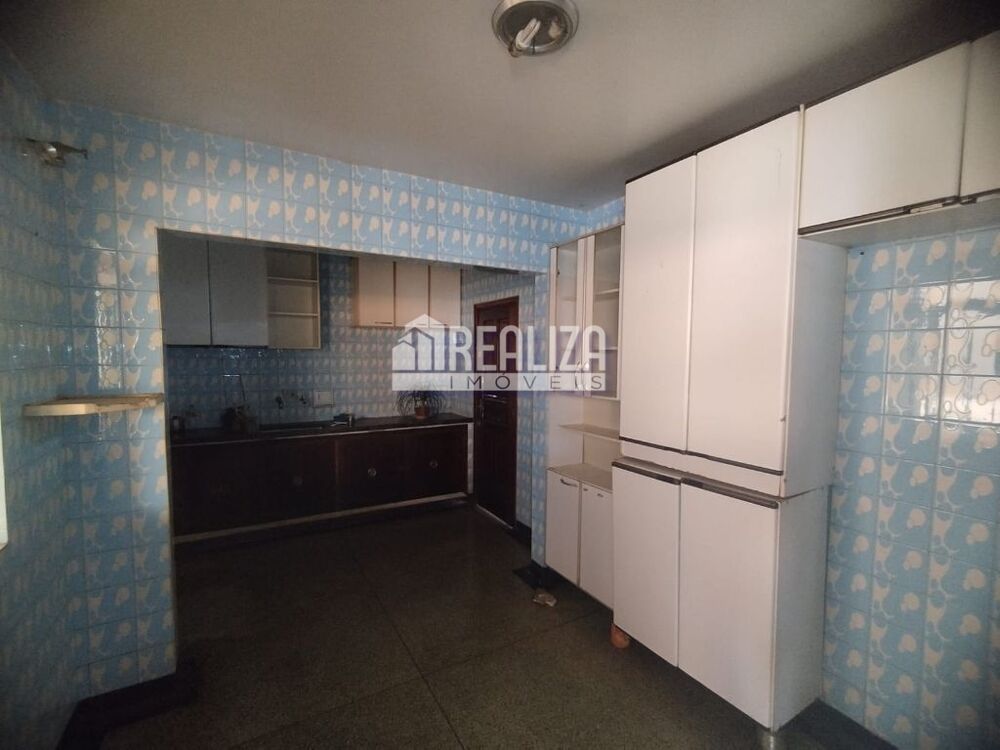 Casa para alugar com 5 quartos, 150m² - Foto 1