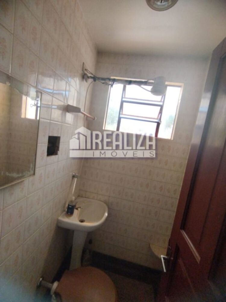 Casa para alugar com 5 quartos, 150m² - Foto 4