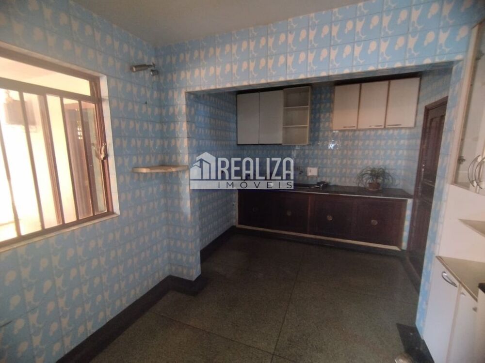 Casa para alugar com 5 quartos, 150m² - Foto 3
