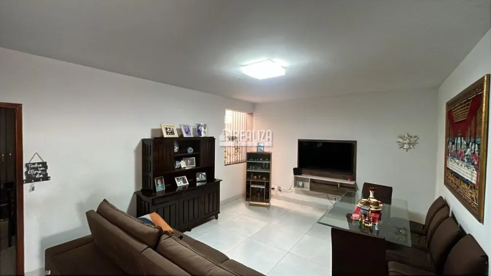 Casa, 3 quartos, 227 m² - Foto 2