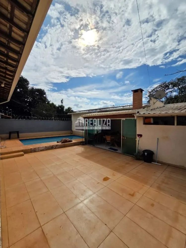 Casa, 3 quartos, 246 m² - Foto 2