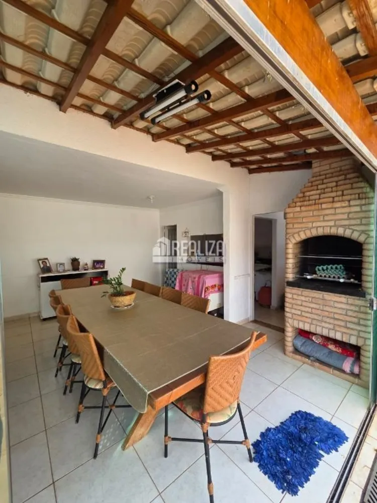 Casa, 3 quartos, 246 m² - Foto 1