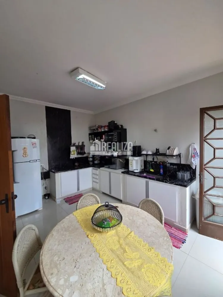 Casa, 3 quartos, 246 m² - Foto 4