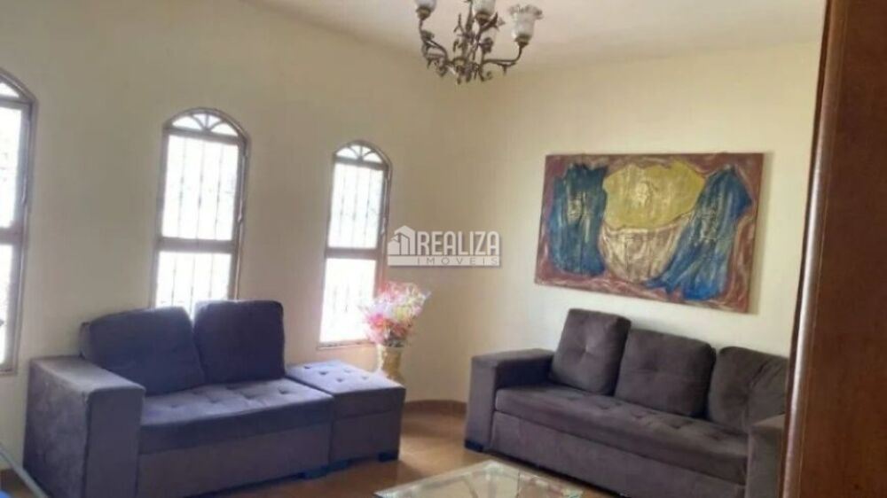 Casa, 3 quartos, 241 m² - Foto 1