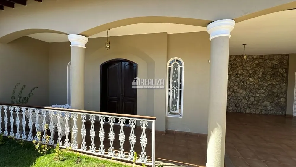 Casa, 3 quartos, 220 m² - Foto 2