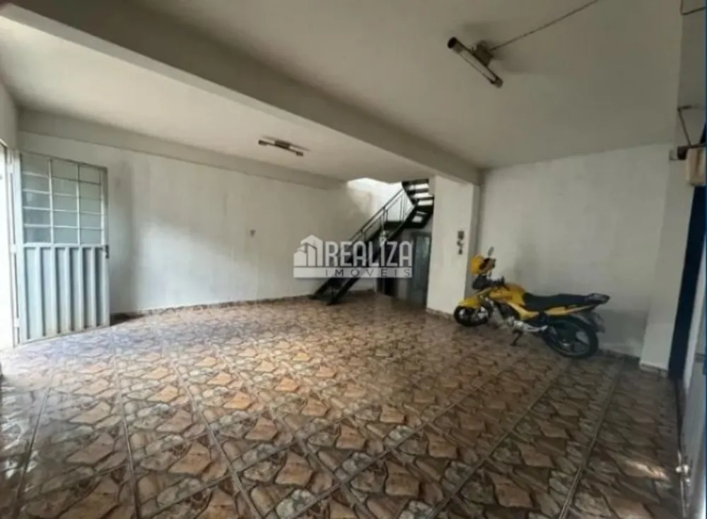 Casa, 3 quartos, 228 m² - Foto 2