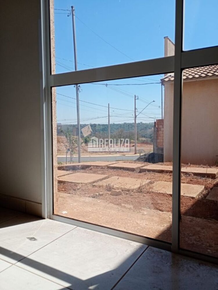 Casa à venda com 2 quartos, 80m² - Foto 2