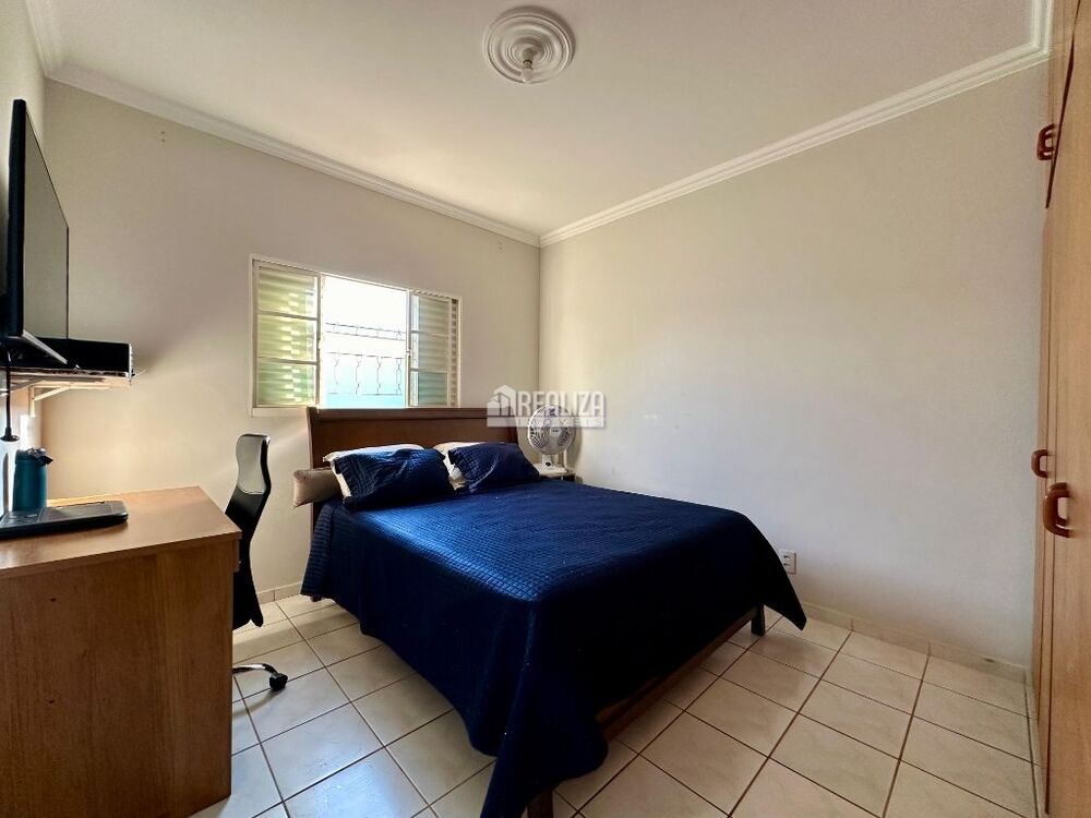 Casa, 3 quartos, 192 m² - Foto 2