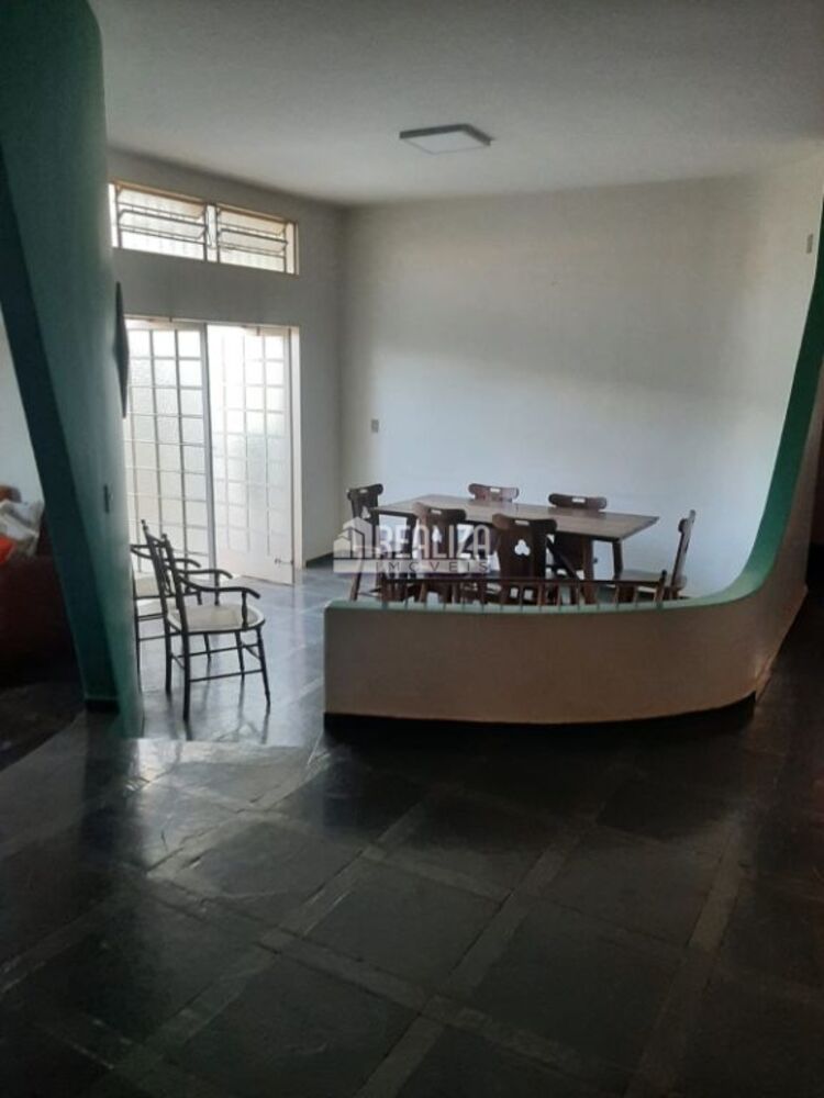 Casa, 4 quartos, 240 m² - Foto 4
