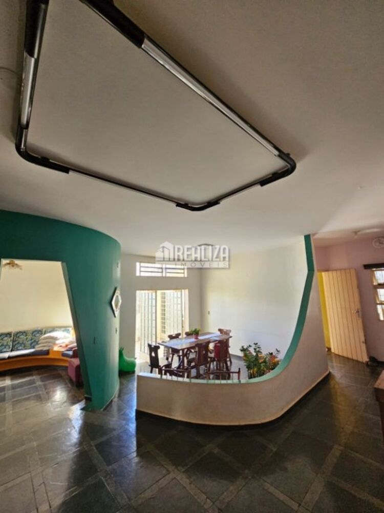 Casa, 4 quartos, 240 m² - Foto 1