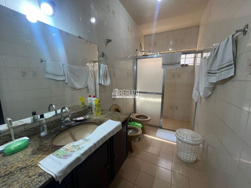 Casa à venda com 3 quartos, 168m² - Foto 4