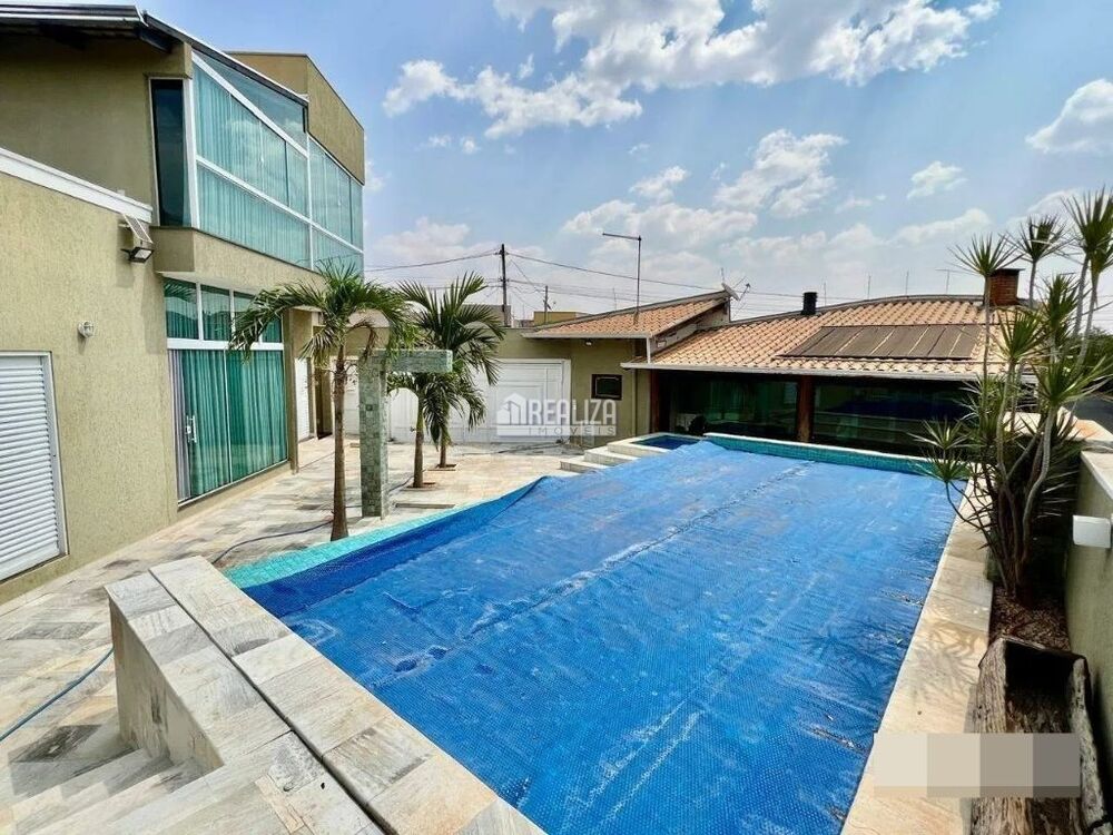 Casa, 3 quartos, 197 m² - Foto 1