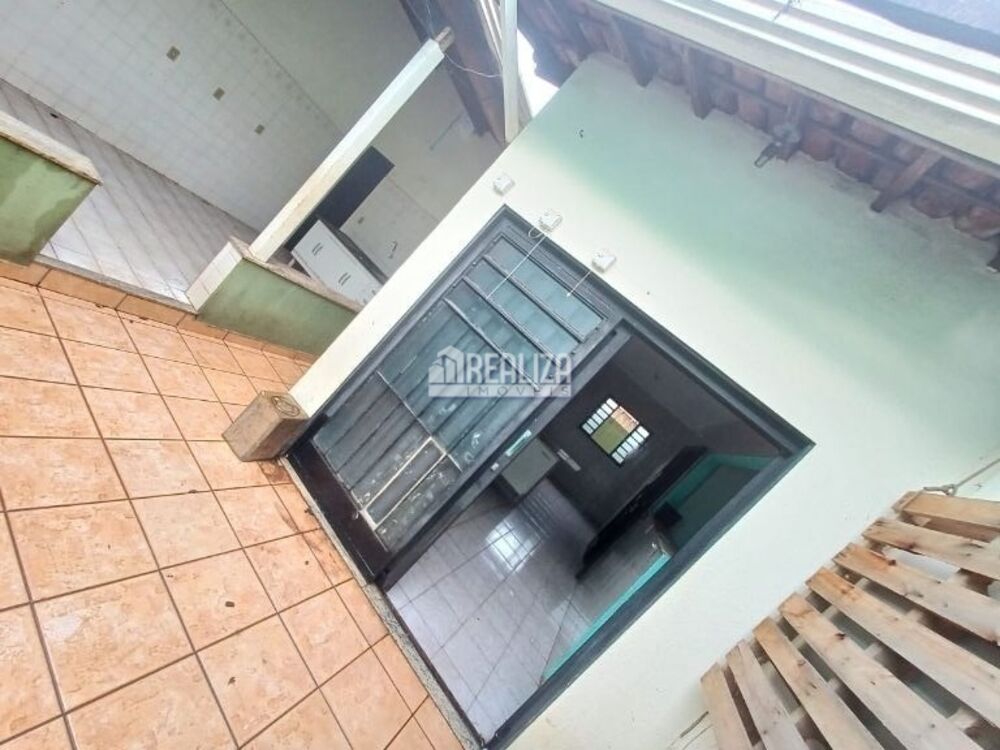 Casa à venda com 4 quartos, 141m² - Foto 2