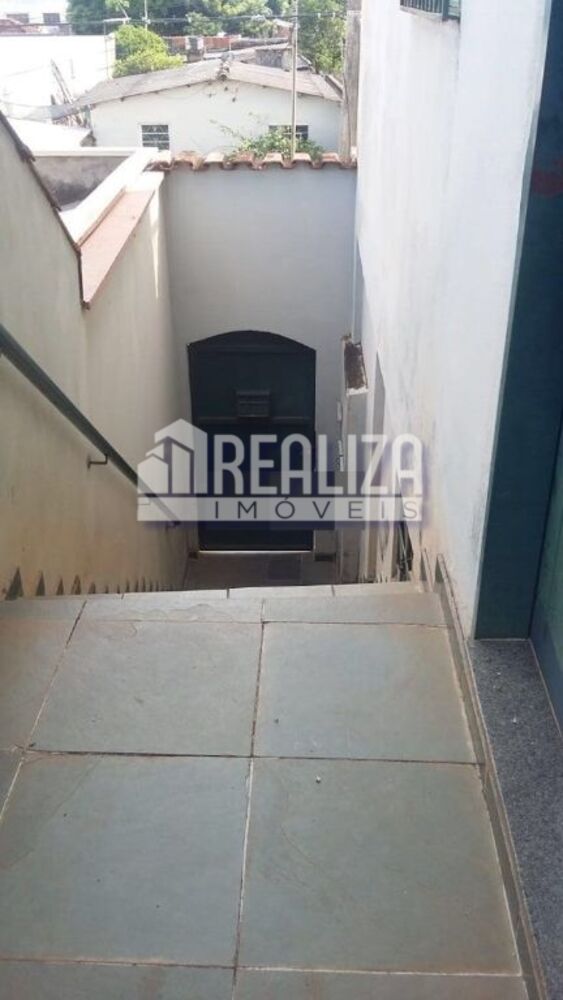 Sobrado à venda com 7 quartos, 110m² - Foto 2