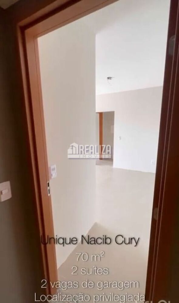 Apartamento à venda com 2 quartos, 70m² - Foto 2