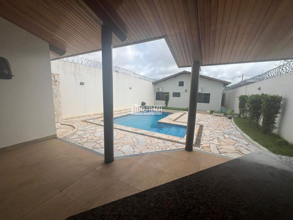 Casa, 4 quartos, 240 m² - Foto 2