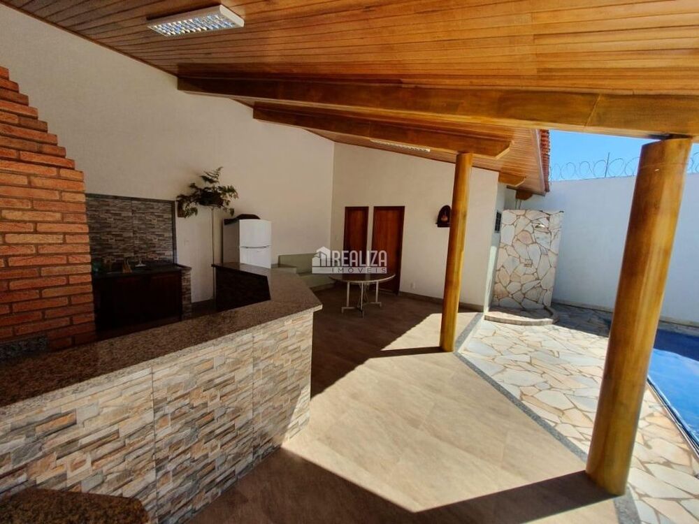 Casa, 4 quartos, 240 m² - Foto 3