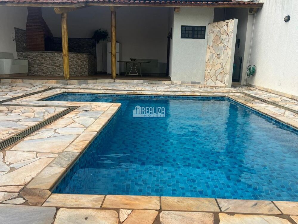Casa, 4 quartos, 240 m² - Foto 1