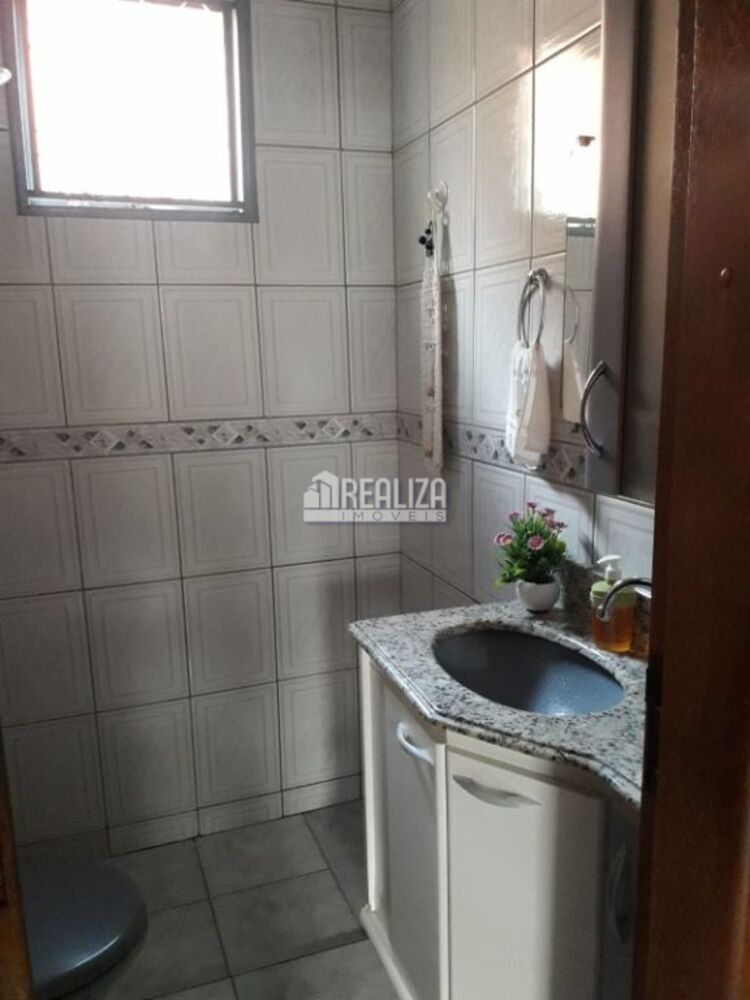 Casa à venda com 2 quartos, 130m² - Foto 3