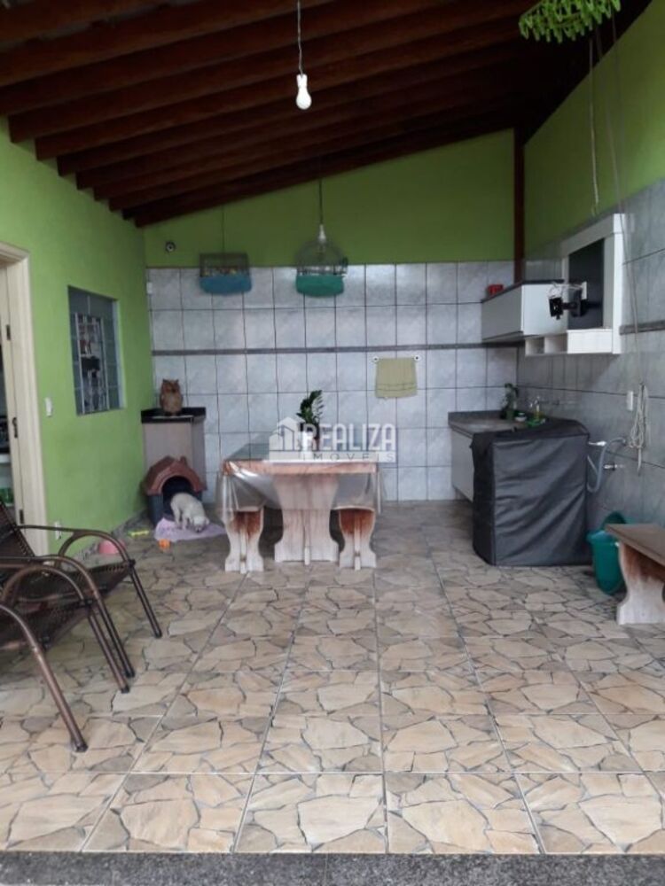 Casa à venda com 2 quartos, 130m² - Foto 2