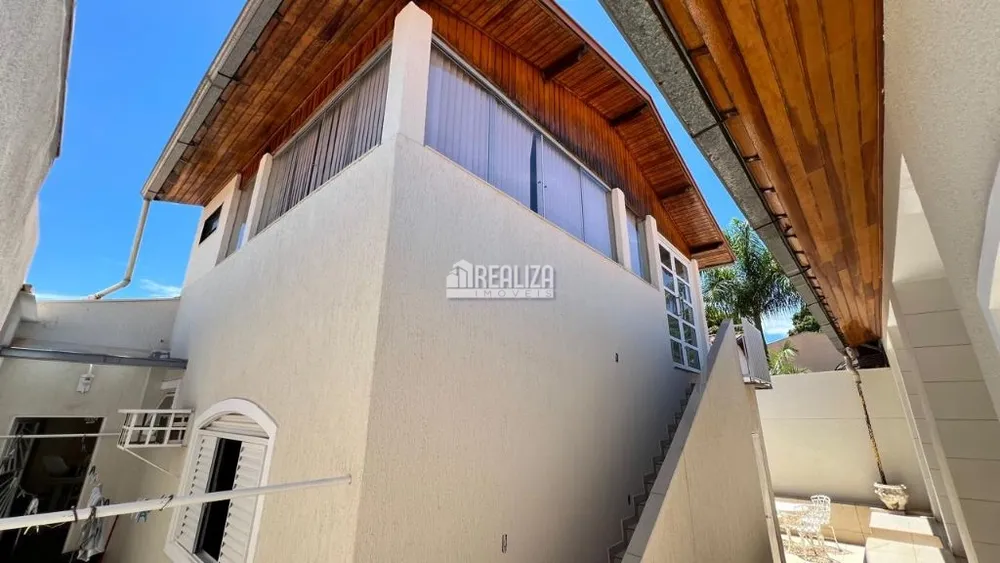 Casa, 4 quartos, 185 m² - Foto 1