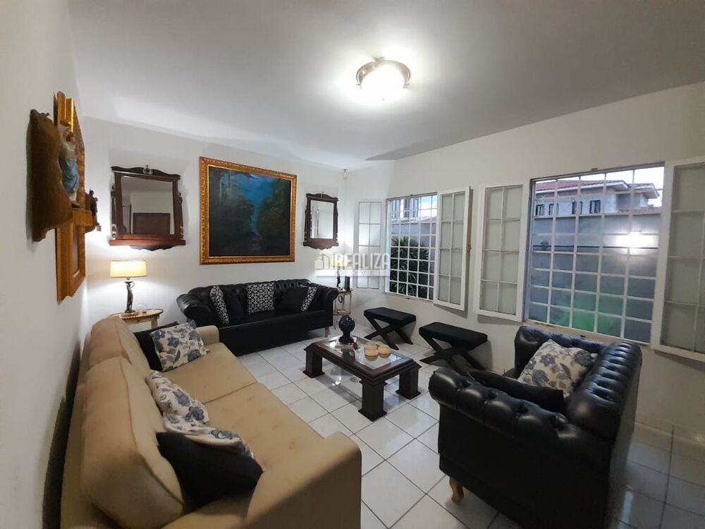 Casa à venda com 3 quartos, 240m² - Foto 1