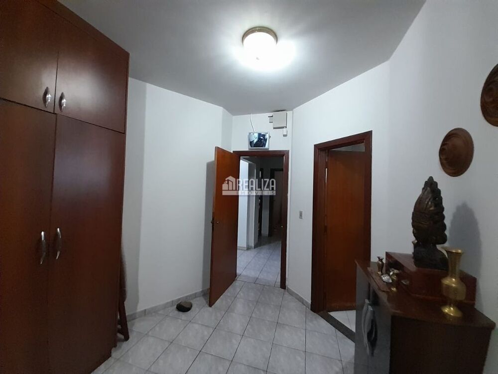 Casa à venda com 3 quartos, 240m² - Foto 10