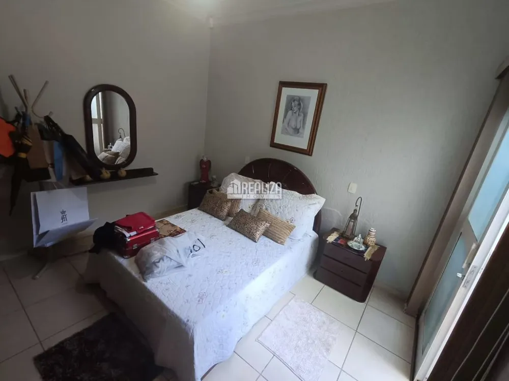 Casa, 4 quartos, 250 m² - Foto 1