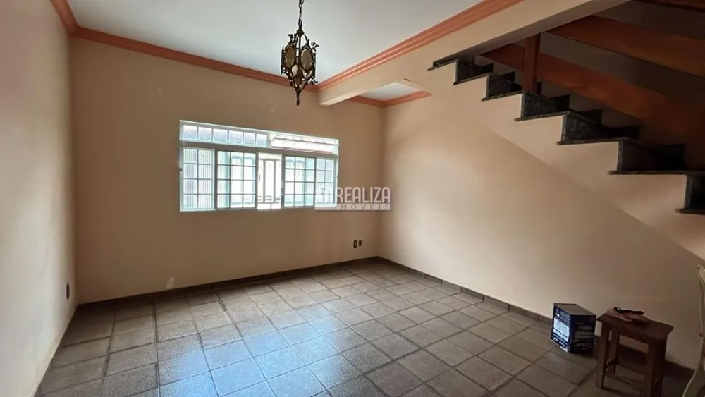 Casa, 5 quartos, 260 m² - Foto 3