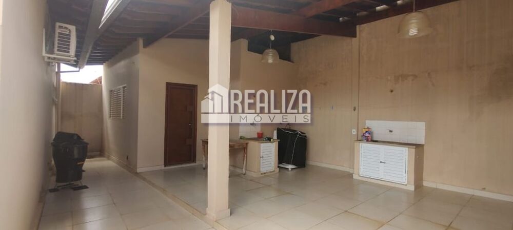 Casa à venda com 6 quartos, 230m² - Foto 11