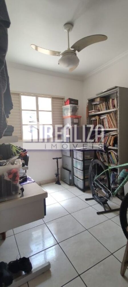 Casa à venda com 6 quartos, 230m² - Foto 9